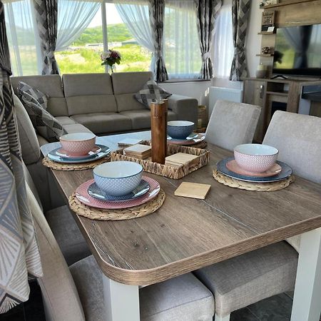 Visma Caravan Llanddwywe Екстериор снимка