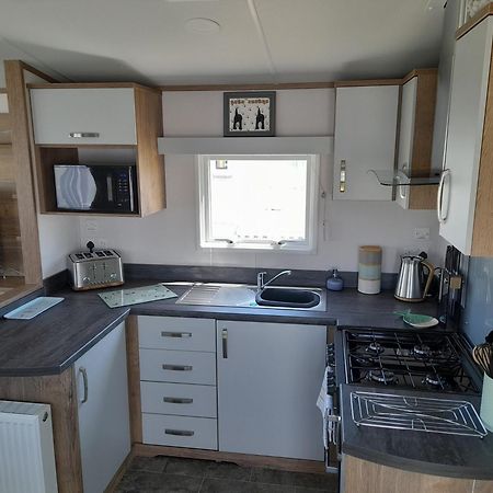 Visma Caravan Llanddwywe Екстериор снимка