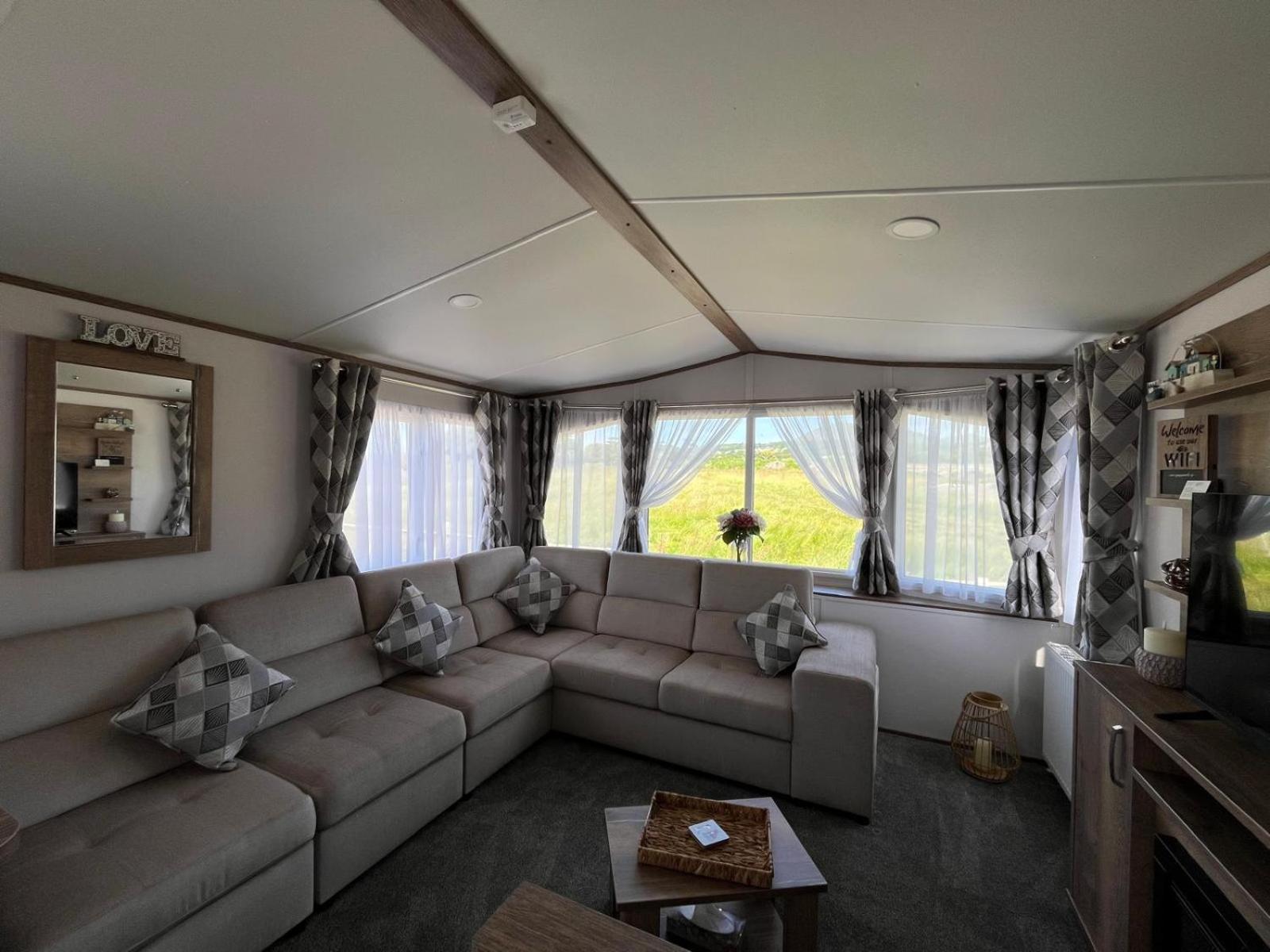 Visma Caravan Llanddwywe Екстериор снимка