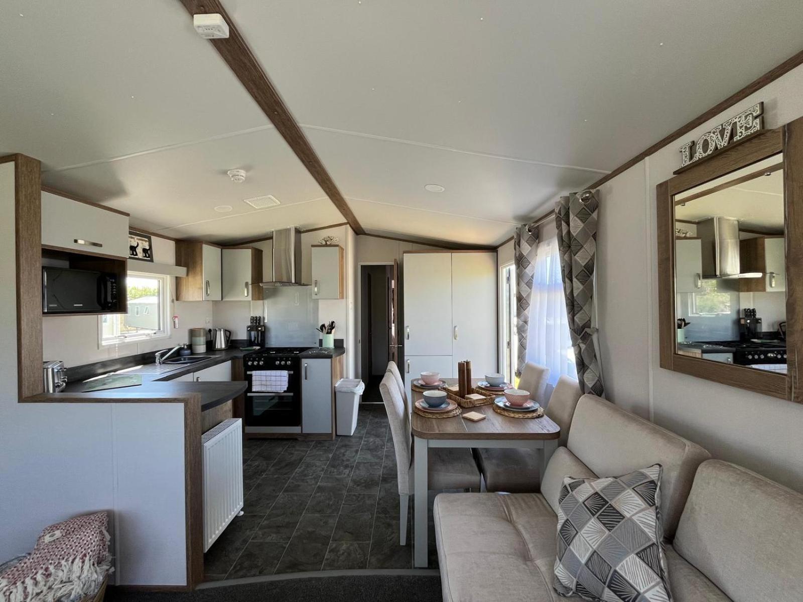 Visma Caravan Llanddwywe Екстериор снимка