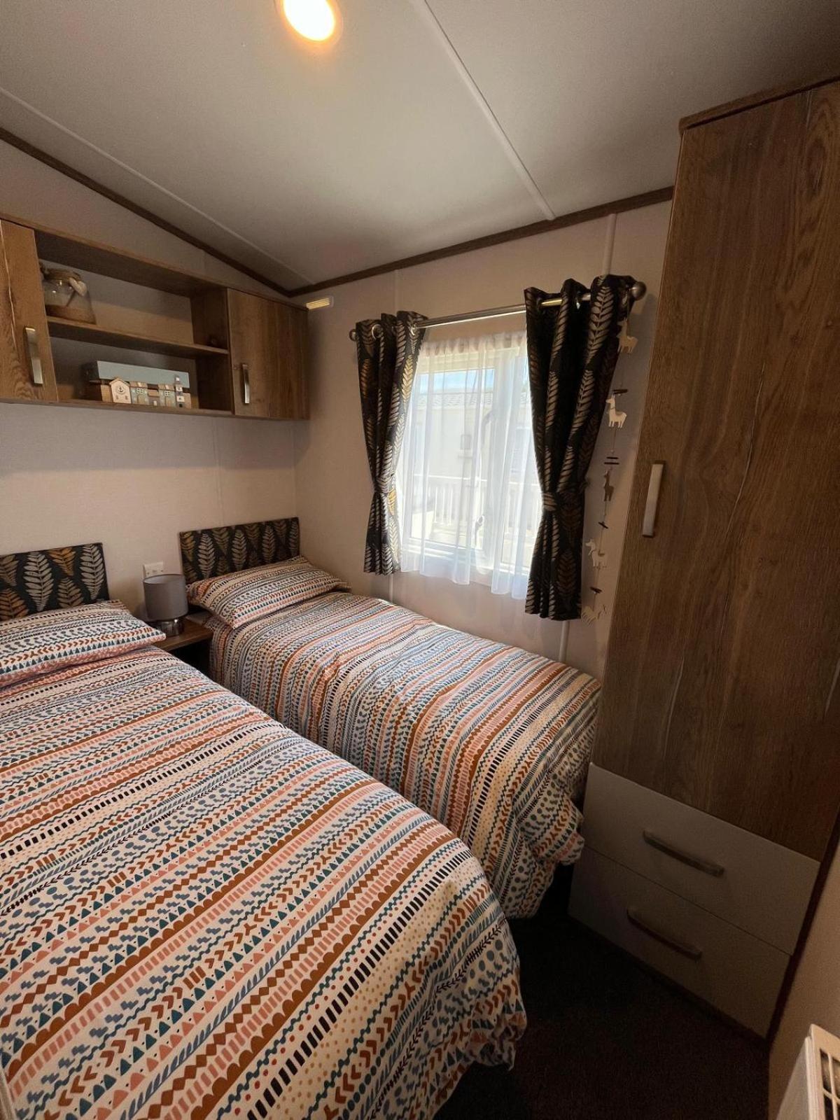 Visma Caravan Llanddwywe Екстериор снимка
