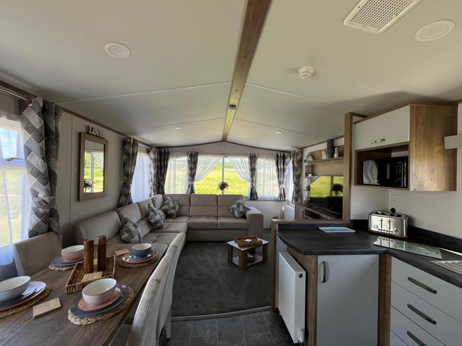 Visma Caravan Llanddwywe Екстериор снимка