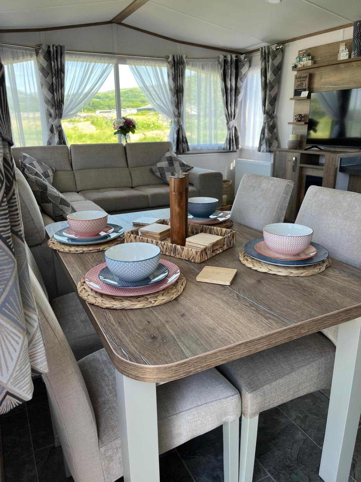 Visma Caravan Llanddwywe Екстериор снимка