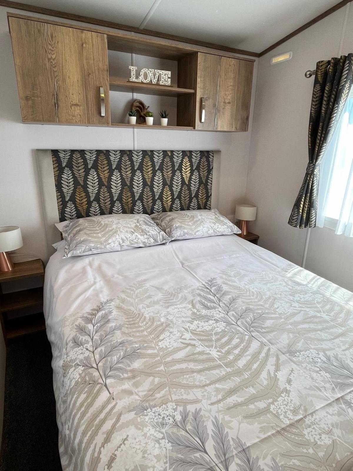 Visma Caravan Llanddwywe Екстериор снимка